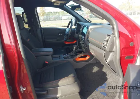 2024 Nissan Frontier Pro-4X 4X4 z USA, uszkodzony, nr VIN 1N6ED1EK5RN666326